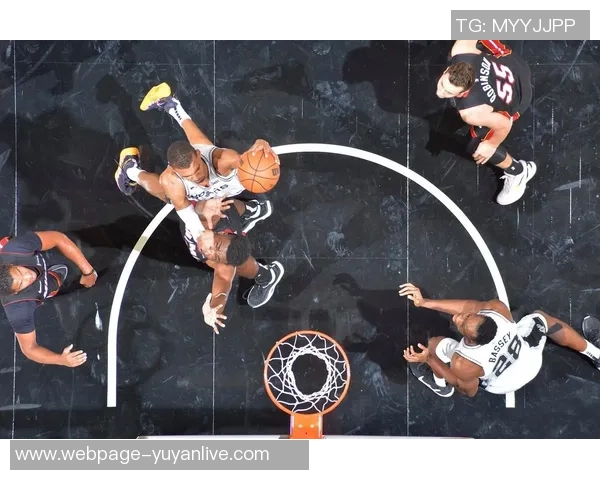 文班亚马场均20分10篮板3盖帽新秀表现超群引发关注